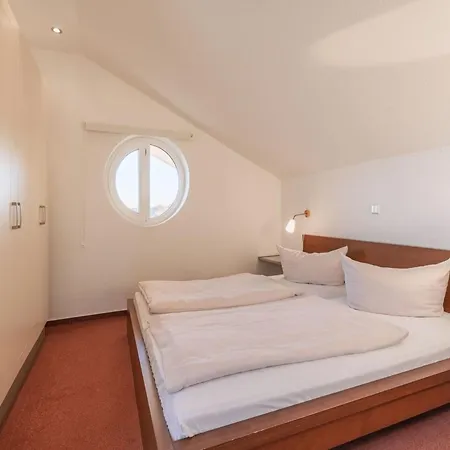 Elegant Eingerichtete Apartment Granzow